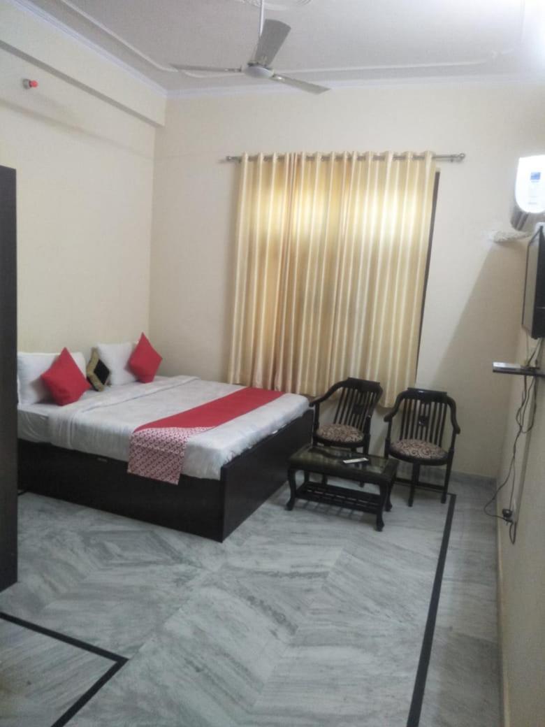 Hotel Tiger Regency Resort 사와이 마도푸르 객실 사진