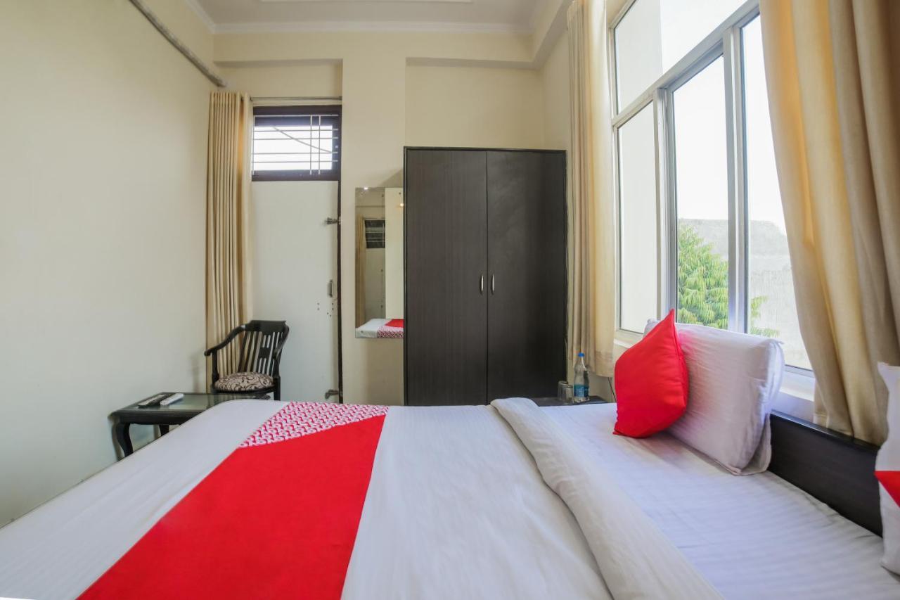 Hotel Tiger Regency Resort 사와이 마도푸르 객실 사진